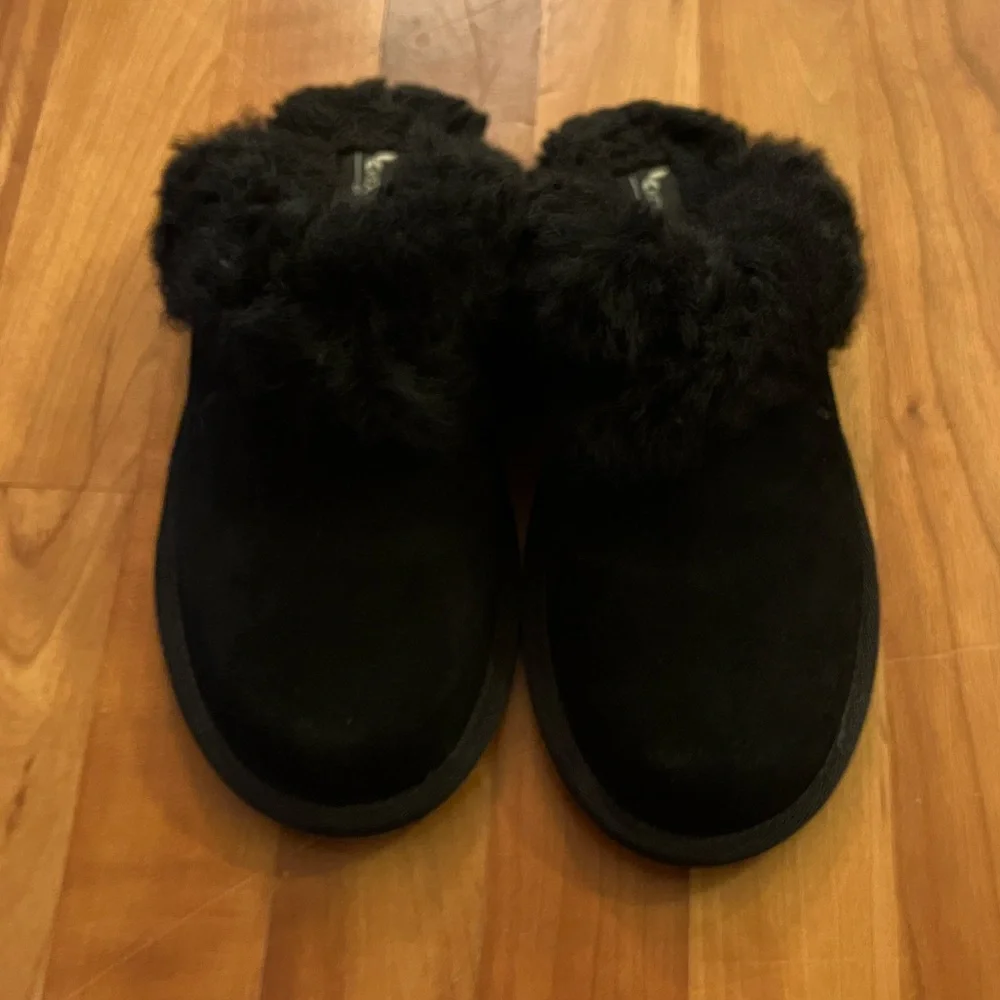 Slippers - Picture 3 of 3